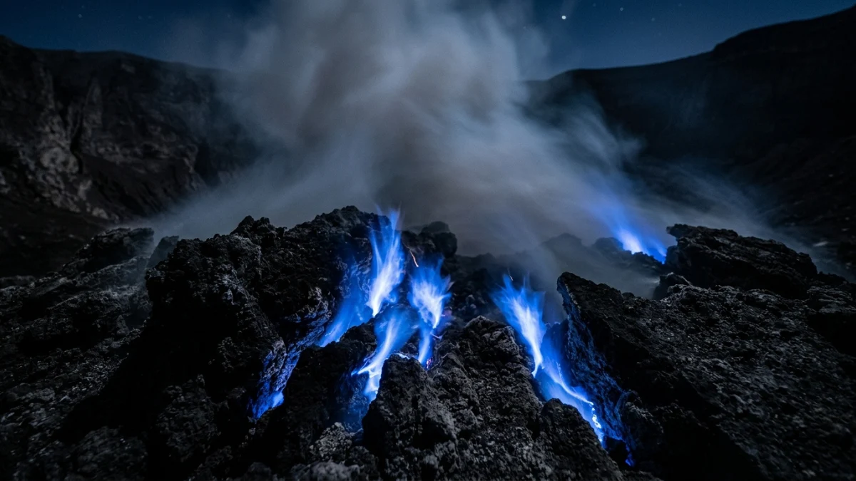 Blue Fire Ijen: Fenomena Api Biru Langka di Dunia
