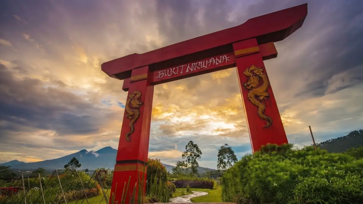 Bukit Nirwana Pujon Malang, Spot Gathering dengan Panorama 10 Gunung