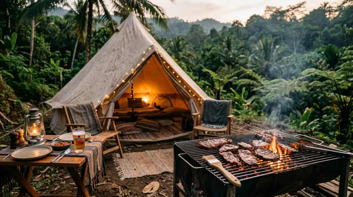 Panggang daging BBQ di area glamping yang estetik dan nyaman