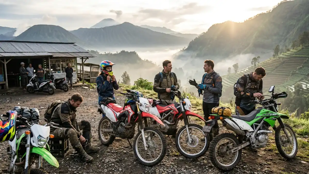 Persiapan Wisata Motor Trail Pagi Pegunungan
